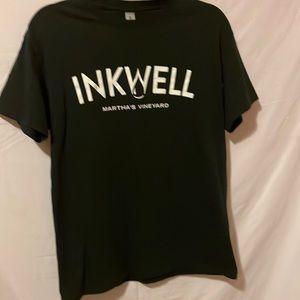 Black Gildan, short-sleeved T-shirt.